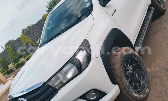 Acheter Occasion Voiture Toyota Hilux Blanc à Lusaka, Zambie Acheter Occasion Voiture Toyota Hilux Blanc à Lusaka, Zambie