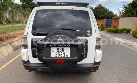 Nunua Ilio tumika Mitsubishi Pajero Nyeupe Gari ndani ya Lusaka nchini Zambia Nunua Ilio tumika Mitsubishi Pajero Nyeupe Gari ndani ya Lusaka nchini Zambia