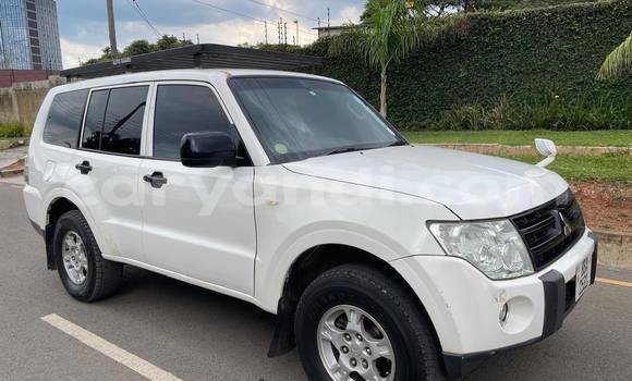 Nunua Ilio tumika Mitsubishi Pajero Nyeupe Gari ndani ya Lusaka nchini Zambia Nunua Ilio tumika Mitsubishi Pajero Nyeupe Gari ndani ya Lusaka nchini Zambia