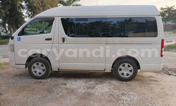 Nunua Ilio tumika Toyota Hiace Nyeupe Gari ndani ya Lusaka nchini Zambia Nunua Ilio tumika Toyota Hiace Nyeupe Gari ndani ya Lusaka nchini Zambia