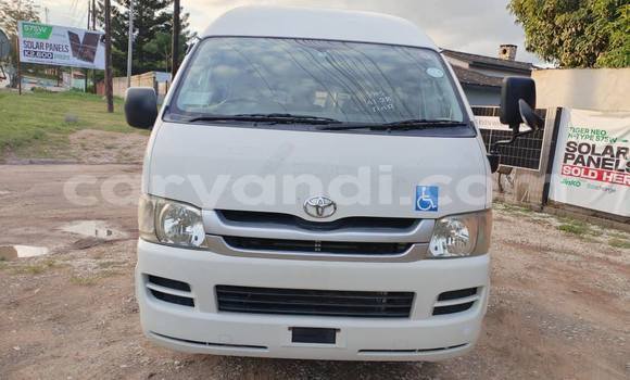 Nunua Ilio tumika Toyota Hiace Nyeupe Gari ndani ya Lusaka nchini Zambia Nunua Ilio tumika Toyota Hiace Nyeupe Gari ndani ya Lusaka nchini Zambia