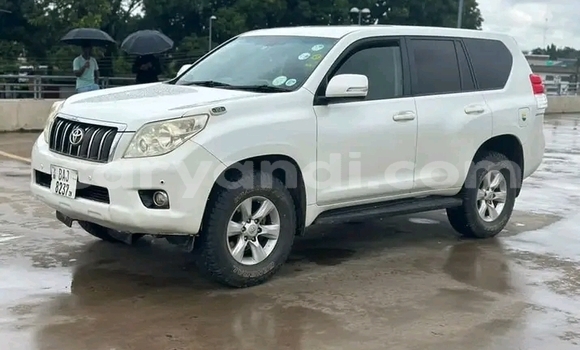 Acheter Occasion Voiture Toyota Prado Blanc à Lusaka, Zambie Acheter Occasion Voiture Toyota Prado Blanc à Lusaka, Zambie