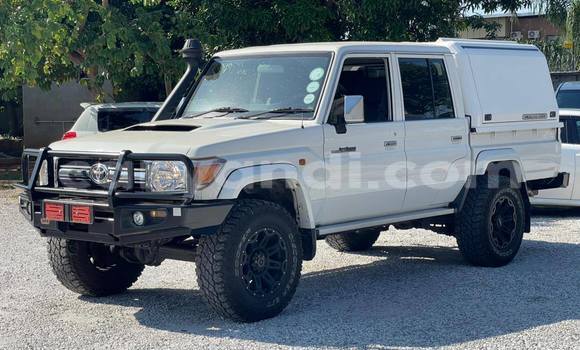 Acheter Occasion Voiture Toyota Land Cruiser Blanc à Lusaka, Zambie