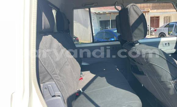 Nunua Ilio tumika Toyota Land Cruiser Nyeupe Gari ndani ya Lusaka nchini Zambia Nunua Ilio tumika Toyota Land Cruiser Nyeupe Gari ndani ya Lusaka nchini Zambia
