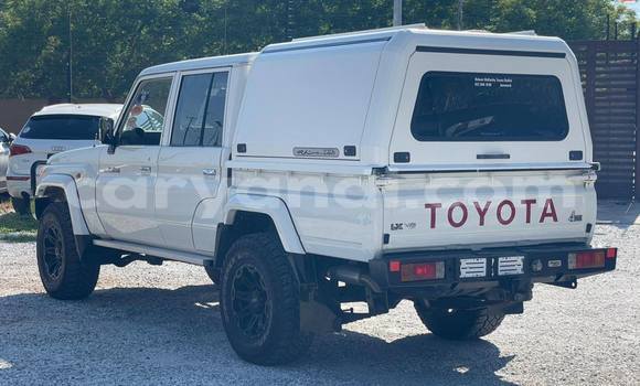 Nunua Ilio tumika Toyota Land Cruiser Nyeupe Gari ndani ya Lusaka nchini Zambia Nunua Ilio tumika Toyota Land Cruiser Nyeupe Gari ndani ya Lusaka nchini Zambia