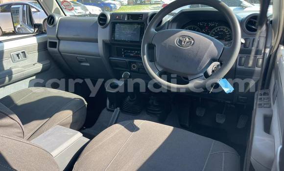 Nunua Ilio tumika Toyota Land Cruiser Nyeupe Gari ndani ya Lusaka nchini Zambia Nunua Ilio tumika Toyota Land Cruiser Nyeupe Gari ndani ya Lusaka nchini Zambia