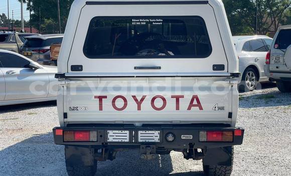 Nunua Ilio tumika Toyota Land Cruiser Nyeupe Gari ndani ya Lusaka nchini Zambia Nunua Ilio tumika Toyota Land Cruiser Nyeupe Gari ndani ya Lusaka nchini Zambia