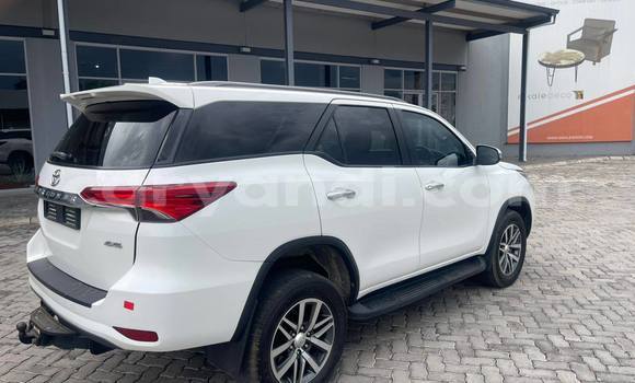 Nunua Ilio tumika Toyota Fortuner Nyeupe Gari ndani ya Lusaka nchini Zambia Nunua Ilio tumika Toyota Fortuner Nyeupe Gari ndani ya Lusaka nchini Zambia