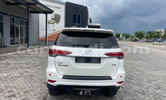 Nunua Ilio tumika Toyota Fortuner Nyeupe Gari ndani ya Lusaka nchini Zambia Nunua Ilio tumika Toyota Fortuner Nyeupe Gari ndani ya Lusaka nchini Zambia