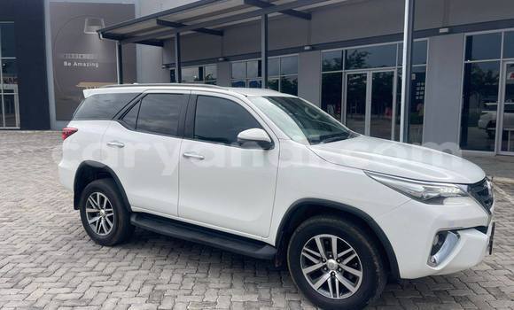 Nunua Ilio tumika Toyota Fortuner Nyeupe Gari ndani ya Lusaka nchini Zambia Nunua Ilio tumika Toyota Fortuner Nyeupe Gari ndani ya Lusaka nchini Zambia