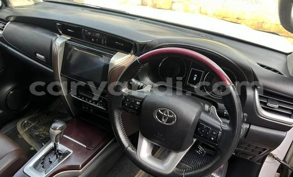 Nunua Ilio tumika Toyota Fortuner Nyeupe Gari ndani ya Lusaka nchini Zambia Nunua Ilio tumika Toyota Fortuner Nyeupe Gari ndani ya Lusaka nchini Zambia
