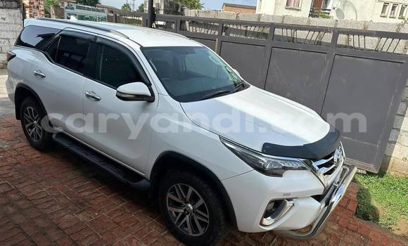 Nunua Ilio tumika Toyota Fortuner Nyeupe Gari ndani ya Lusaka nchini Zambia Nunua Ilio tumika Toyota Fortuner Nyeupe Gari ndani ya Lusaka nchini Zambia