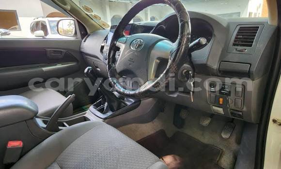Nunua Ilio tumika Toyota Hilux Nyeupe Gari ndani ya Lusaka nchini Zambia Nunua Ilio tumika Toyota Hilux Nyeupe Gari ndani ya Lusaka nchini Zambia