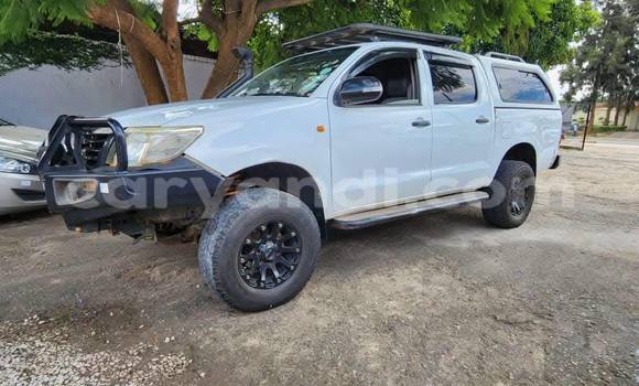 Nunua Ilio tumika Toyota Hilux Nyeupe Gari ndani ya Lusaka nchini Zambia Nunua Ilio tumika Toyota Hilux Nyeupe Gari ndani ya Lusaka nchini Zambia