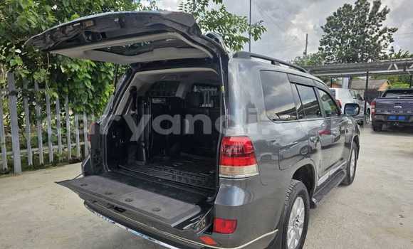 Nunua Ilio tumika Toyota Land Cruiser Nyeusi Gari ndani ya Lusaka nchini Zambia Nunua Ilio tumika Toyota Land Cruiser Nyeusi Gari ndani ya Lusaka nchini Zambia