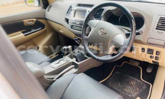 Nunua Ilio tumika Toyota Fortuner Nyeupe Gari ndani ya Lusaka nchini Zambia Nunua Ilio tumika Toyota Fortuner Nyeupe Gari ndani ya Lusaka nchini Zambia