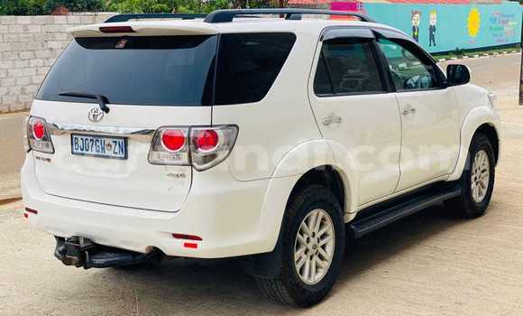Nunua Ilio tumika Toyota Fortuner Nyeupe Gari ndani ya Lusaka nchini Zambia Nunua Ilio tumika Toyota Fortuner Nyeupe Gari ndani ya Lusaka nchini Zambia
