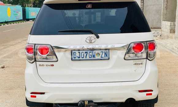 Nunua Ilio tumika Toyota Fortuner Nyeupe Gari ndani ya Lusaka nchini Zambia Nunua Ilio tumika Toyota Fortuner Nyeupe Gari ndani ya Lusaka nchini Zambia