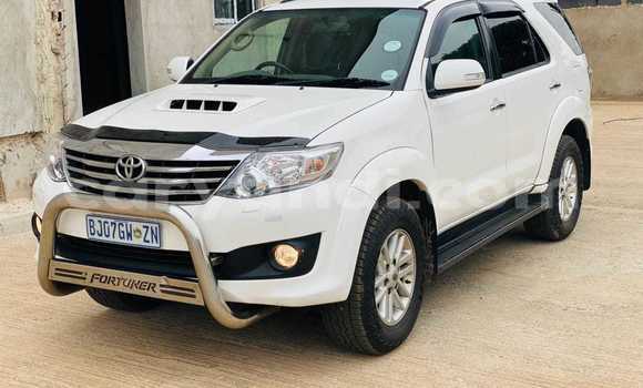 Nunua Ilio tumika Toyota Fortuner Nyeupe Gari ndani ya Lusaka nchini Zambia Nunua Ilio tumika Toyota Fortuner Nyeupe Gari ndani ya Lusaka nchini Zambia