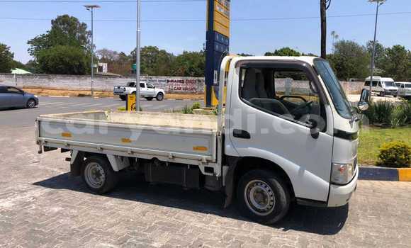 Nunua Ilio tumika Toyota Dyna Nyeupe Gari ndani ya Lusaka nchini Zambia Nunua Ilio tumika Toyota Dyna Nyeupe Gari ndani ya Lusaka nchini Zambia