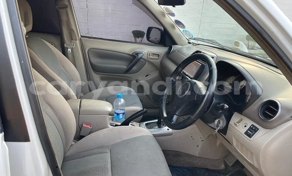 Nunua Ilio tumika Toyota RAV4 Nyeupe Gari ndani ya Lusaka nchini Zambia Nunua Ilio tumika Toyota RAV4 Nyeupe Gari ndani ya Lusaka nchini Zambia