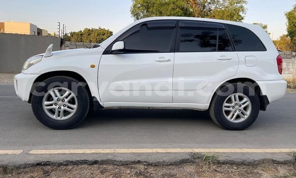 Nunua Ilio tumika Toyota RAV4 Nyeupe Gari ndani ya Lusaka nchini Zambia Nunua Ilio tumika Toyota RAV4 Nyeupe Gari ndani ya Lusaka nchini Zambia
