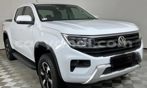 Buy Used Volkswagen Amarok White Car in Lusaka in Zambia