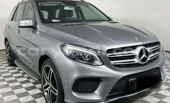 Tenga Tsaru Mercedes‒Benz GLE Tsvuku Mota in Lusaka in Zambia