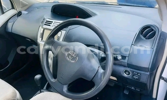 Acheter Occasion Voiture Toyota Vitz Blanc à Lusaka, Zambie Acheter Occasion Voiture Toyota Vitz Blanc à Lusaka, Zambie