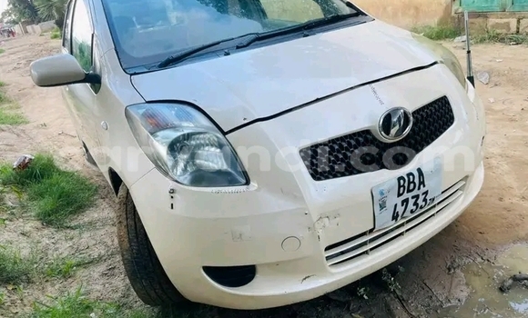 Acheter Occasion Voiture Toyota Vitz Blanc à Lusaka, Zambie Acheter Occasion Voiture Toyota Vitz Blanc à Lusaka, Zambie