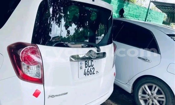 Acheter Occasion Voiture Toyota Ractis Blanc à Lusaka, Zambie Acheter Occasion Voiture Toyota Ractis Blanc à Lusaka, Zambie
