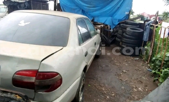 Acheter Occasion Voiture Toyota Corolla Blanc à Lusaka, Zambie Acheter Occasion Voiture Toyota Corolla Blanc à Lusaka, Zambie