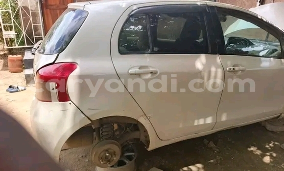 Acheter Occasion Voiture Toyota Vitz Blanc à Lusaka, Zambie Acheter Occasion Voiture Toyota Vitz Blanc à Lusaka, Zambie