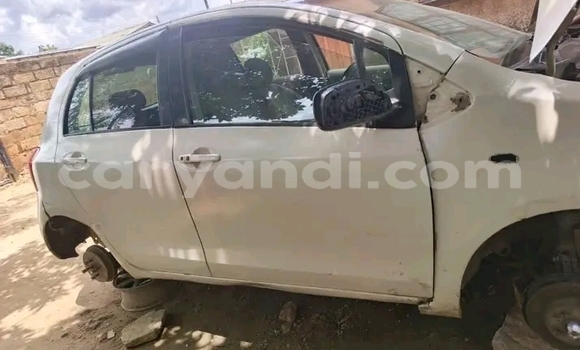 Acheter Occasion Voiture Toyota Vitz Blanc à Lusaka, Zambie Acheter Occasion Voiture Toyota Vitz Blanc à Lusaka, Zambie