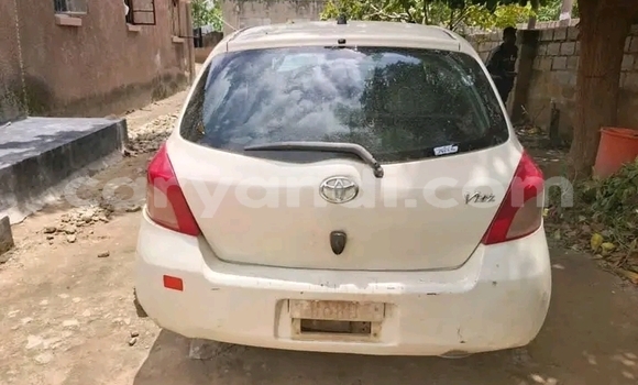 Acheter Occasion Voiture Toyota Vitz Blanc à Lusaka, Zambie Acheter Occasion Voiture Toyota Vitz Blanc à Lusaka, Zambie