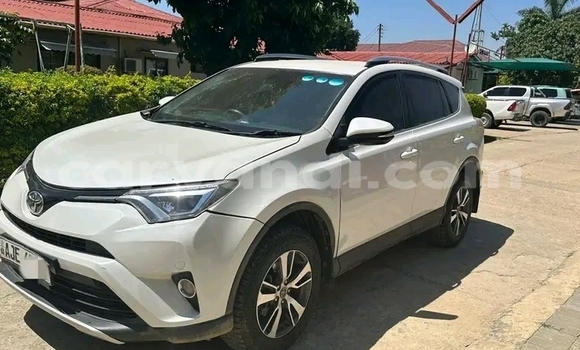 Acheter Occasion Voiture Toyota RAV4 Blanc à Lusaka, Zambie