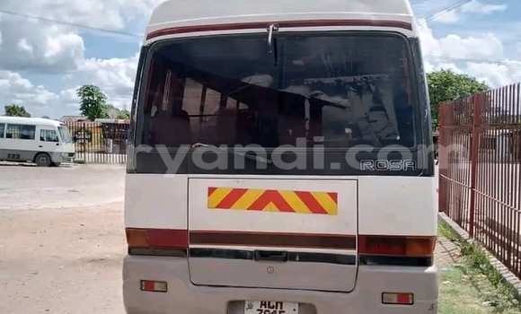 Nunua Ilio tumika Mitsubishi Raider Nyeupe Gari ndani ya Kitwe nchini Zambia