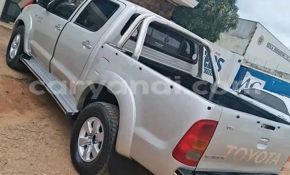 Buy Used Toyota Hilux White Car in Lusaka in Zambia