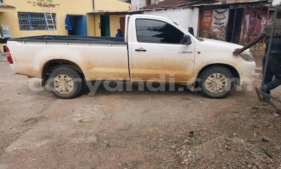 Tenga Tsaru Toyota Hilux Chena Mota in Ndola in Zambia Tenga Tsaru Toyota Hilux Chena Mota in Ndola in Zambia