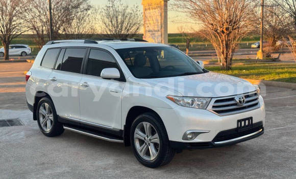 Buy Used Toyota Highlander White Car in Lusaka in Zambia Buy Used Toyota Highlander White Car in Lusaka in Zambia