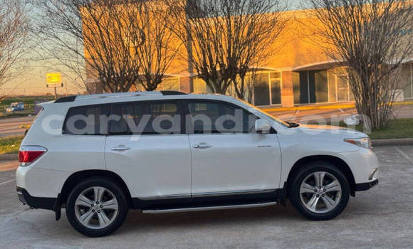Buy Used Toyota Highlander White Car in Lusaka in Zambia Buy Used Toyota Highlander White Car in Lusaka in Zambia
