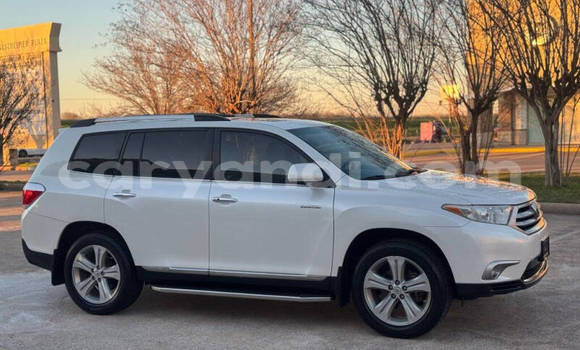 Buy Used Toyota Highlander White Car in Lusaka in Zambia Buy Used Toyota Highlander White Car in Lusaka in Zambia