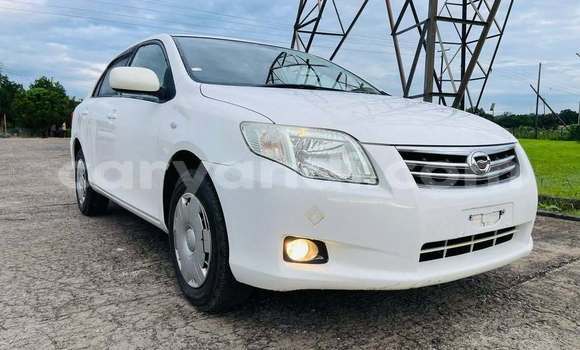 Nunua Ilio tumika Toyota Axio Nyeupe Gari ndani ya Kitwe nchini Zambia