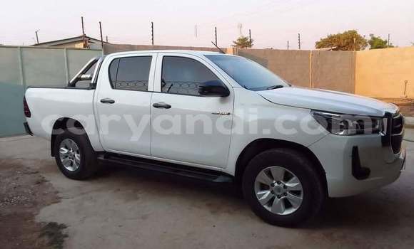 Acheter Occasion Voiture Toyota Hilux Blanc à Kitwe, Zambie Acheter Occasion Voiture Toyota Hilux Blanc à Kitwe, Zambie