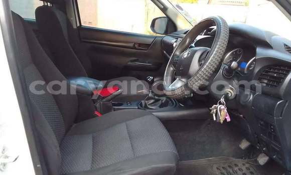 Acheter Occasion Voiture Toyota Hilux Blanc à Kitwe, Zambie Acheter Occasion Voiture Toyota Hilux Blanc à Kitwe, Zambie