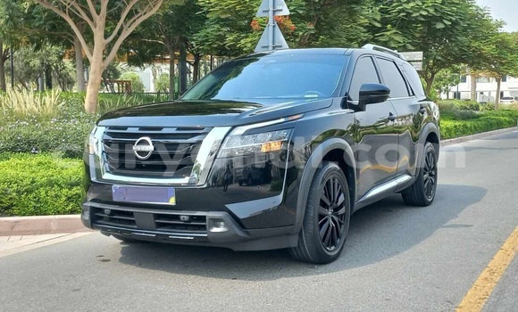 Nunua Ilio tumika Nissan Pathfinder Nyeusi Gari ndani ya Lusaka nchini Zambia