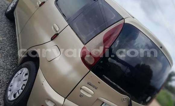 Acheter Occasion Voiture Toyota FunCargo Autre à Kitwe, Zambie Acheter Occasion Voiture Toyota FunCargo Autre à Kitwe, Zambie