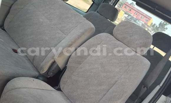 Acheter Occasion Voiture Toyota Regius Blanc à Kitwe, Zambie Acheter Occasion Voiture Toyota Regius Blanc à Kitwe, Zambie