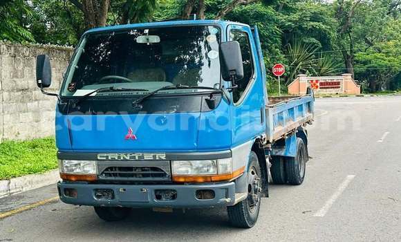 Buy Used Mitsubishi Canter Blue Truck in Kitwe in Zambia