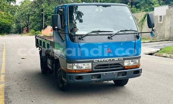 Acheter Occasion Utilitaire Mitsubishi Canter Bleu à Kitwe, Zambie Acheter Occasion Utilitaire Mitsubishi Canter Bleu à Kitwe, Zambie